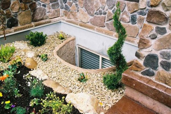 Egress window well with landscaping